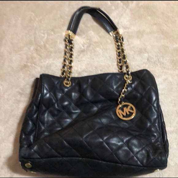 Michael Kors Handbags - Gently loved black and gold Michael Kors Purse
